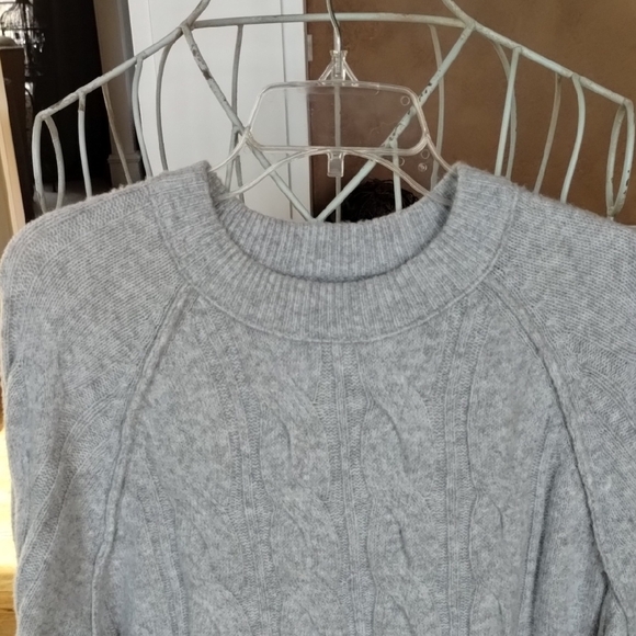 Aerie Gray Cable Knit Sweater - Picture 5 of 15
